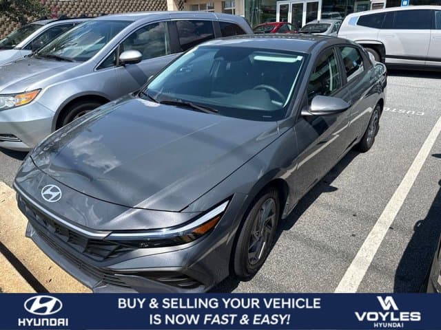 2024 Hyundai Elantra SEL — photo 1 of 2
