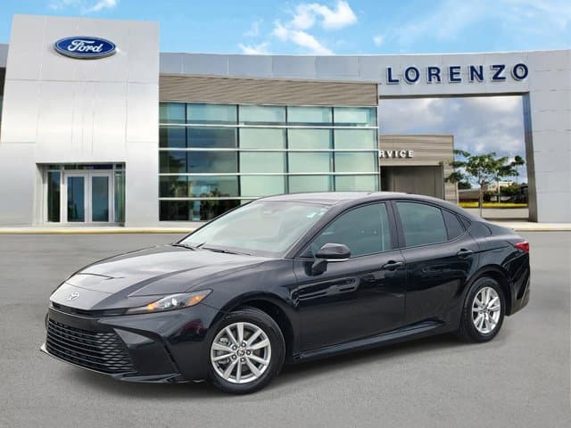 2025 Toyota Camry LE — photo 1 of 30