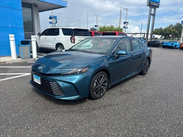 2025 Toyota Camry XLE — photo 1 of 17