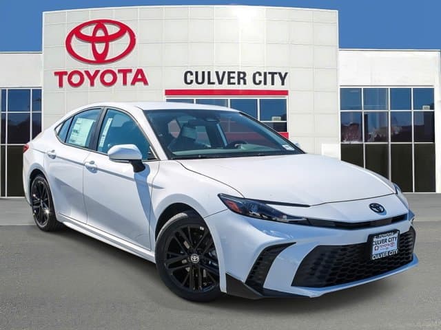 2026 Toyota Camry SE — photo 1 of 26