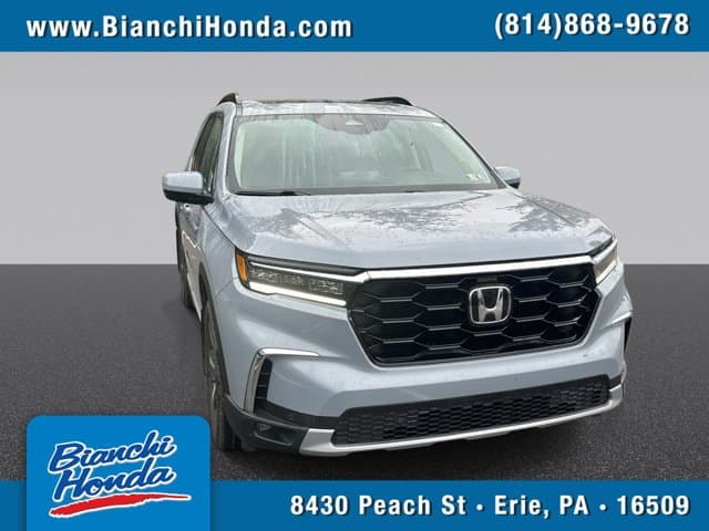 2025 Honda Pilot Touring — photo 1 of 9