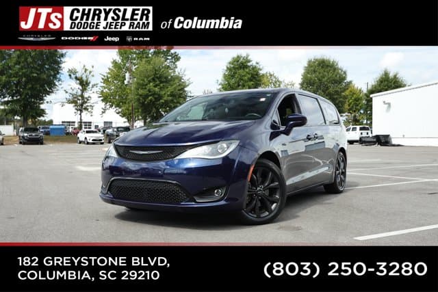 2019 Chrysler Pacifica Touring Plus — photo 1 of 9