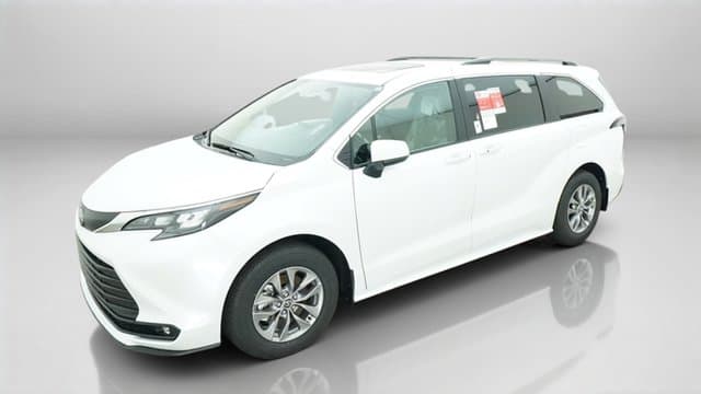 2026 Toyota Sienna XLE — photo 1 of 16
