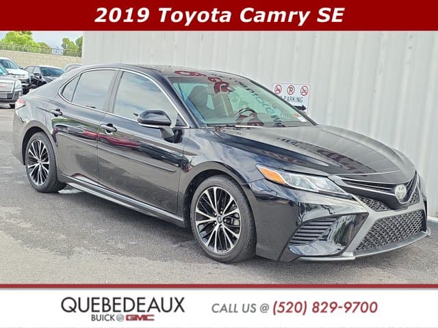 2019 Toyota Camry SE — photo 1 of 30