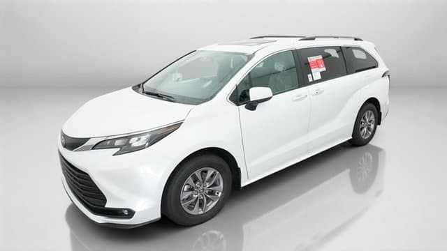 2026 Toyota Sienna XLE — photo 1 of 16