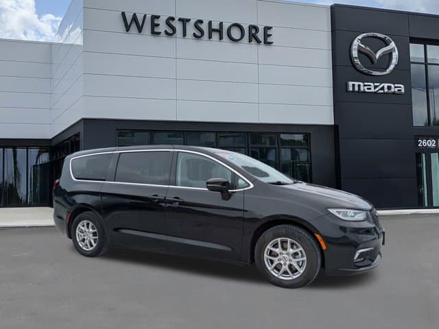 2023 Chrysler Pacifica Touring L — photo 1 of 29