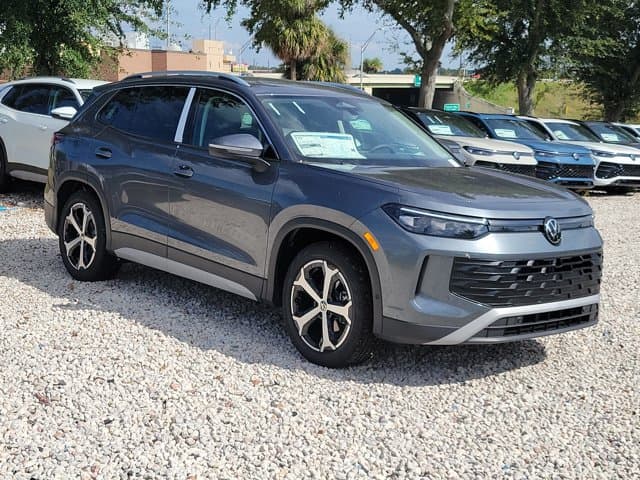 2026 Volkswagen Tiguan SE — photo 1 of 30