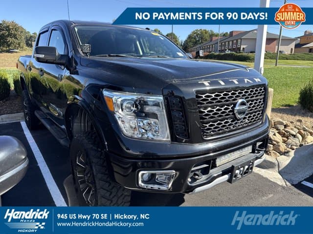 2019 Nissan Titan PRO-4X — photo 1 of 10