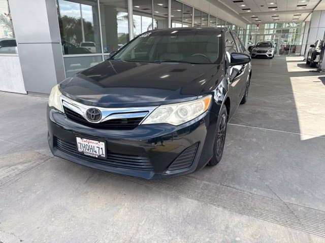 2014 Toyota Camry LE — photo 1 of 17