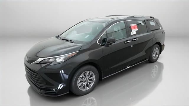 2026 Toyota Sienna XLE — photo 1 of 16