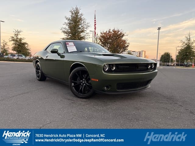2018 Dodge Challenger SXT — photo 1 of 36