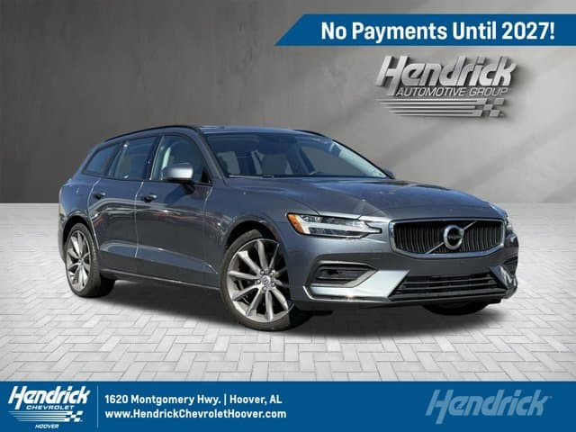 2021 Volvo V60 Momentum — photo 1 of 16