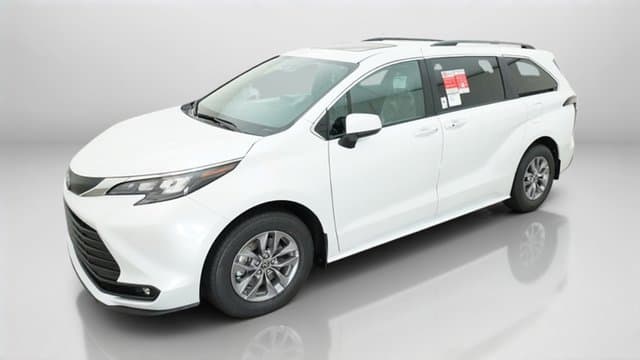2026 Toyota Sienna XLE — photo 1 of 16