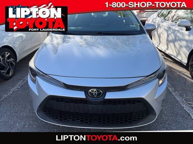 2021 Toyota Corolla LE — photo 1 of 3