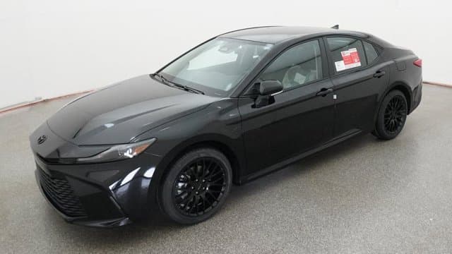 2026 Toyota Camry LE — photo 1 of 32