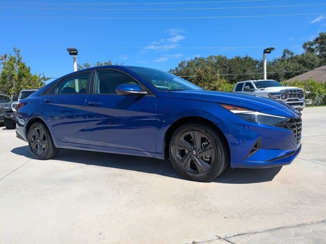 2023 Hyundai Elantra SEL — photo 1 of 27