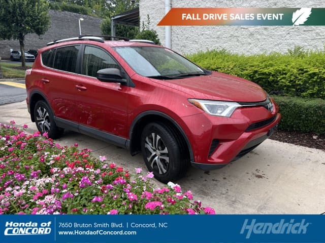 2016 Toyota RAV4 LE — photo 1 of 34