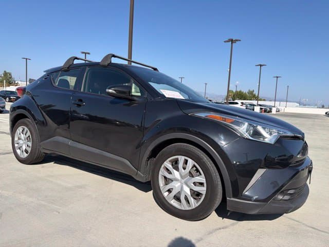2019 Toyota C-HR LE — photo 1 of 3