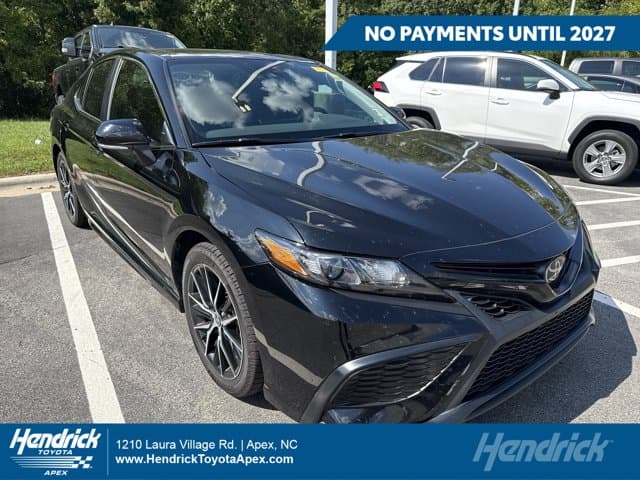 2024 Toyota Camry SE — photo 1 of 11