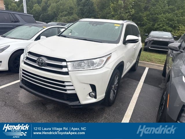 2019 Toyota Highlander XLE — photo 1 of 11