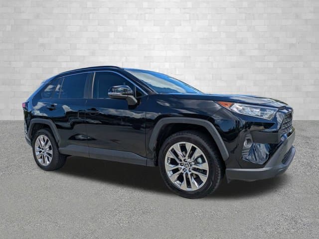 2020 Toyota RAV4 XLE Premium — photo 1 of 21