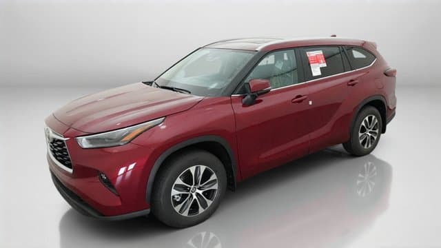 2026 Toyota Highlander XLE — photo 1 of 16