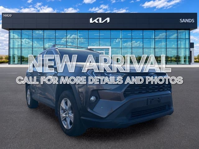 2020 Toyota RAV4 Hybrid XLE — photo 1 of 14