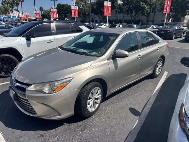 2016 Toyota Camry XLE — photo 1 of 4