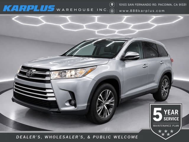 2019 Toyota Highlander LE — photo 1 of 4