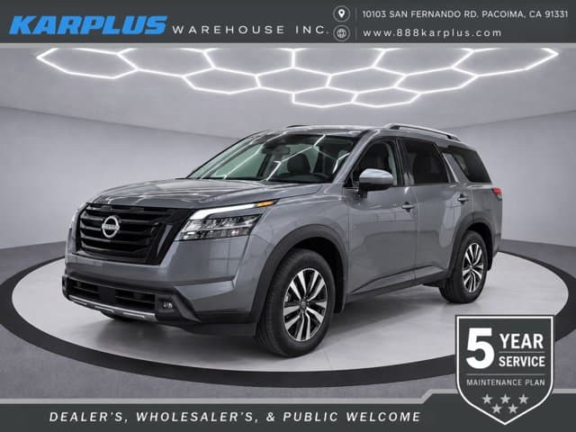 2023 Nissan Pathfinder SL — photo 1 of 5