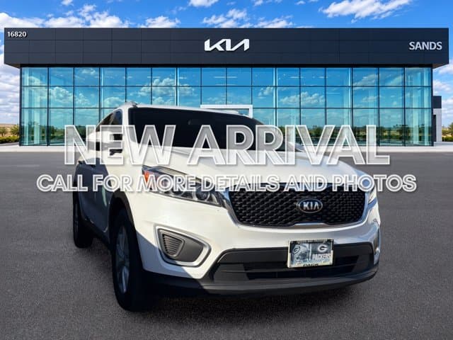 2017 Kia Sorento LX V6 — photo 1 of 15