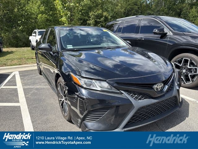 2018 Toyota Camry SE — photo 1 of 9