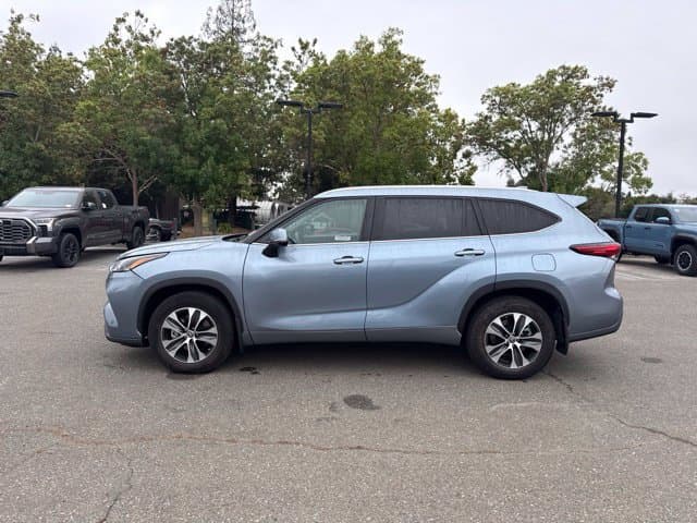2022 Toyota Highlander XLE — photo 1 of 6