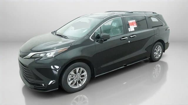 2026 Toyota Sienna XLE — photo 1 of 46