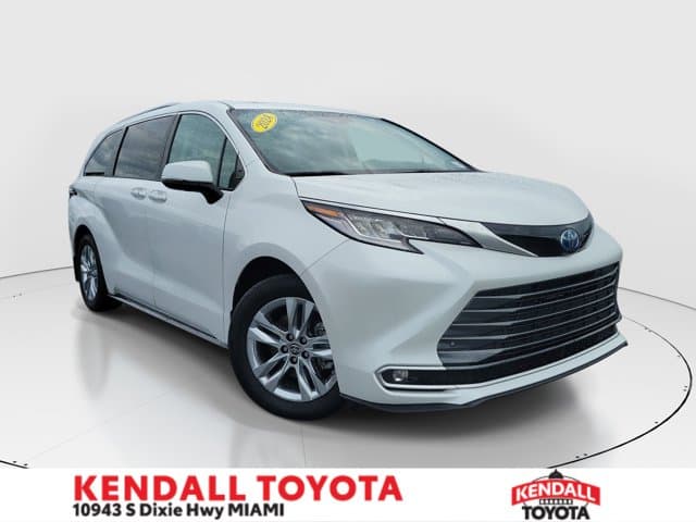 2024 Toyota Sienna Limited — photo 1 of 33