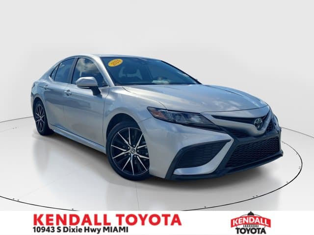 2024 Toyota Camry SE — photo 1 of 28