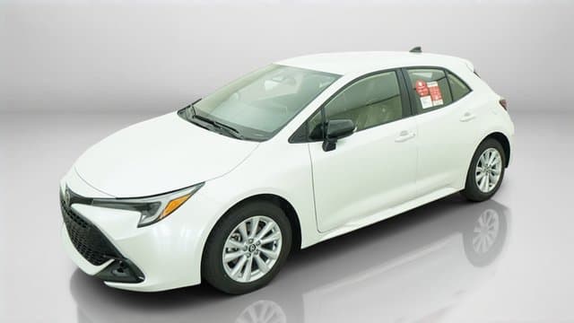 2027 Toyota Corolla Hatchback SE — photo 1 of 16