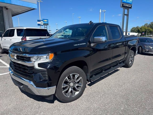 2022 Chevrolet Silverado 1500 LT — photo 1 of 17