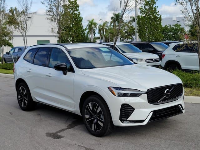 2027 Volvo XC60 Core — photo 1 of 30