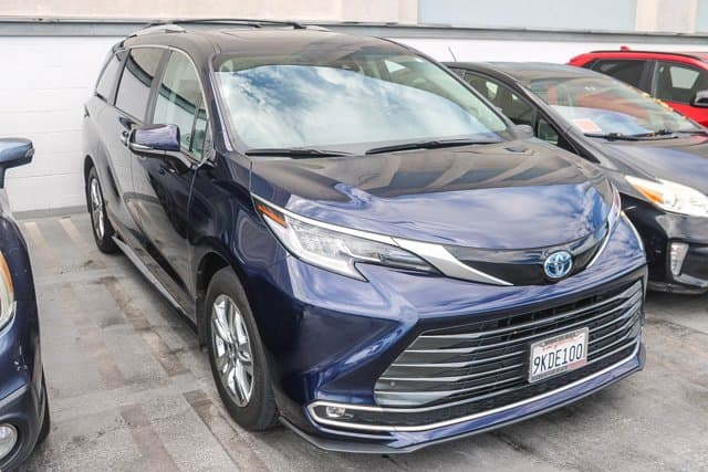2024 Toyota Sienna Limited — photo 1 of 16