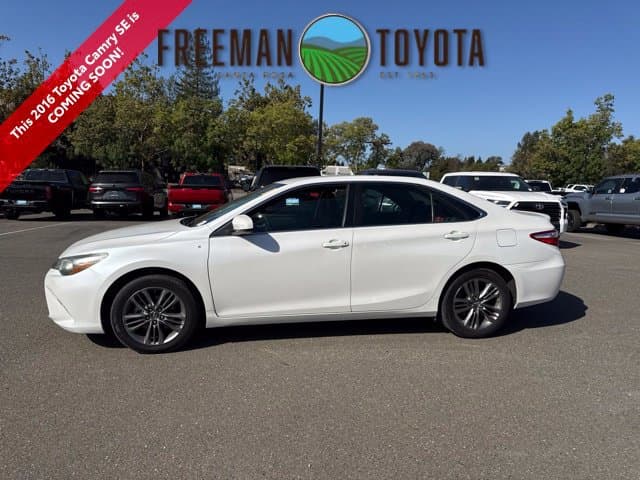 2016 Toyota Camry SE — photo 1 of 8