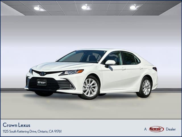 2021 Toyota Camry LE — photo 1 of 32
