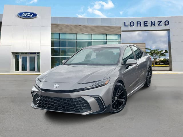 2025 Toyota Camry SE — photo 1 of 33