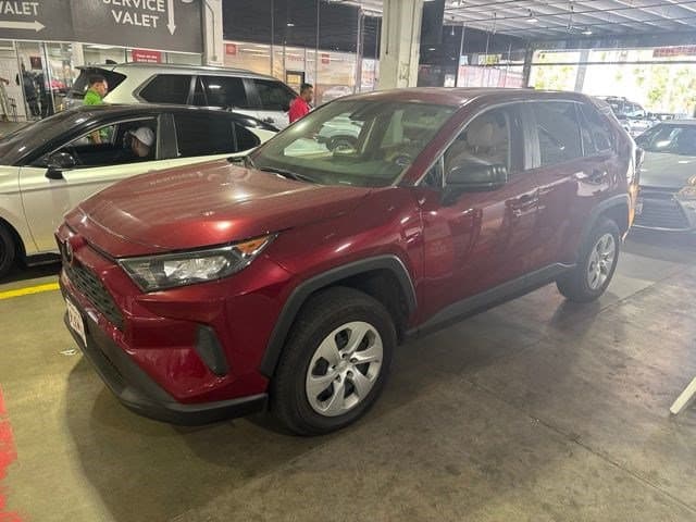2022 Toyota RAV4 LE — photo 1 of 4