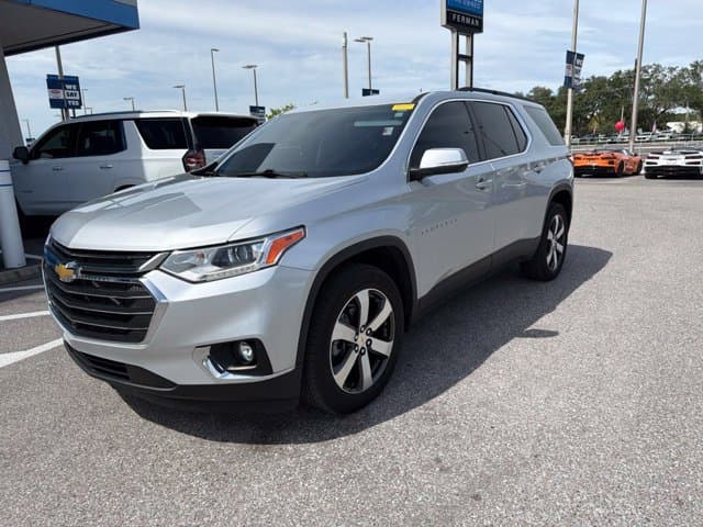 2021 Chevrolet Traverse LT Leather — photo 1 of 25