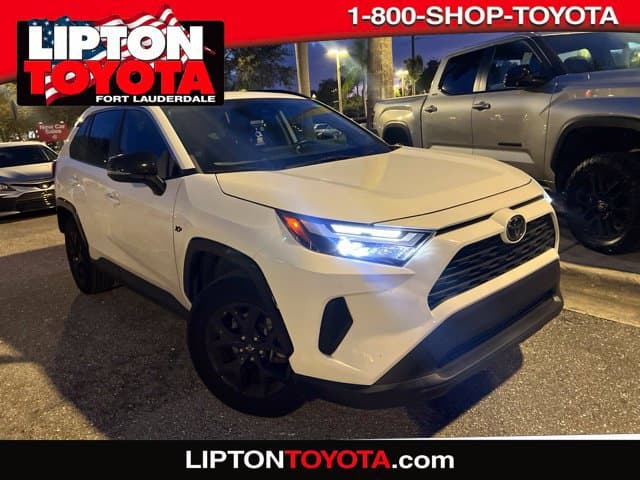 2022 Toyota RAV4 XLE — photo 1 of 2