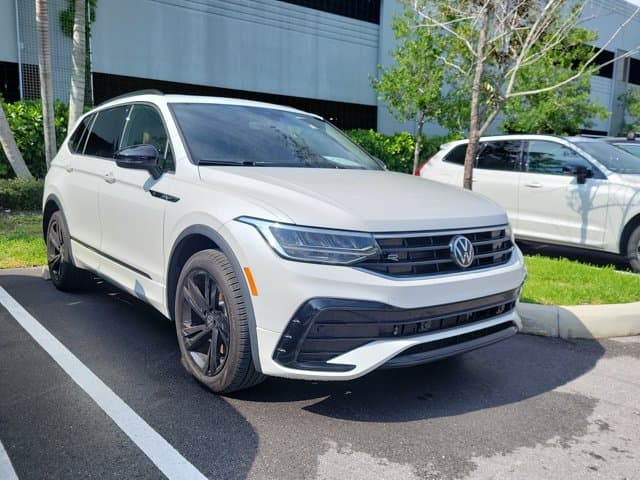 2024 Volkswagen Tiguan SE R-Line Black — photo 1 of 4