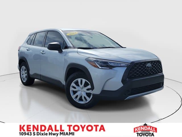 2023 Toyota Corolla Cross L — photo 1 of 28