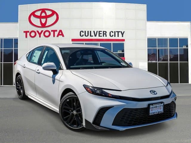 2026 Toyota Camry SE — photo 1 of 26
