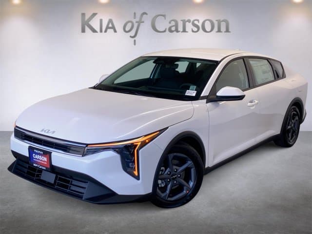 2027 Kia K4 LXS — photo 1 of 32